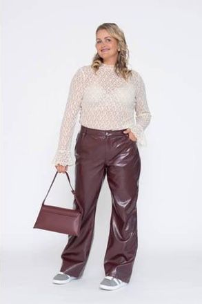 Vero Moda Curve imitatieleren wide leg high waist coated broek donkerrood