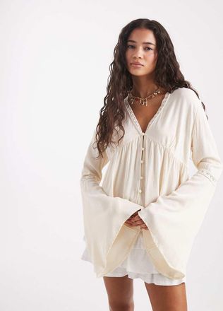 Miss Selfridge Blusa a peplo color écru con maniche svasate e bottoni-Bianco