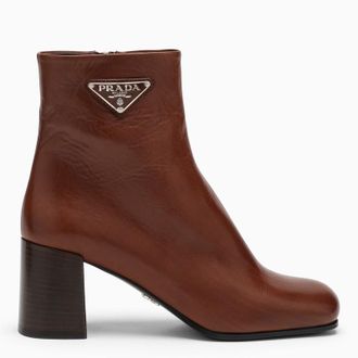 Prada Tronchetto marrone in pelle con triangolo logo