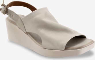 Bueno Womens Flynn Wedge Sandal In Tusk