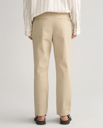 GANT Chinohose GANT SLIM CHINOS, Damen, Gr. 38, N-Gr, beige (dry sand), Web, Obermaterial: 98% Baumwolle, 2% Elasthan, unifarben, slim fit kn&ouml;chelfrei, Hos