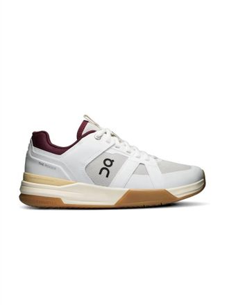 On Womens Roger Clubhouse Pro Shoes In White/ivory