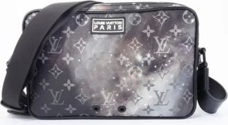 Louis Vuitton Pre-owned Cross Body Bags, female, Gray, Size: ONE SIZE Pre-owned Canvas louis-vuitton-bags