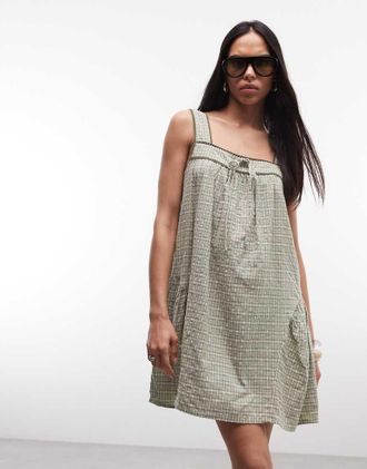 Reclaimed Vintage Vestito corto verde a quadretti con finiture in pizzo e cuciture sui fianchi