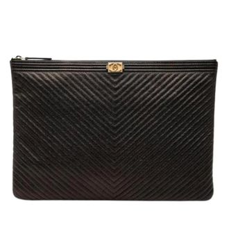 Chanel Pre-owned Clutches, female, Black, Size: ONE SIZE Pre-owned Chevron Caviar Clutch