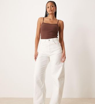 Asos Tall ASOS DESIGN Tall - Jeans a cilindro a vita alta color &eacute;cru-Bianco