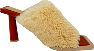 Jacquemus Les Mules Carr&eacute;s Ronds Shearling Sandals in Cream Faux Fur