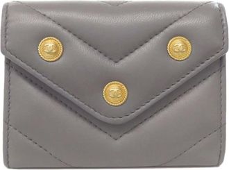 Chanel Pre-owned Wallets, female, Gray, Size: ONE SIZE Pre-owned Compact Leather Wallet with Chevron Quilted Design and Button Details