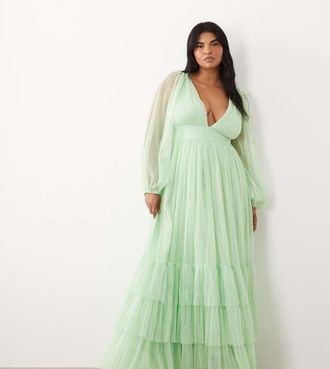 Lace & Beads Plus Madison - Vestito lungo da damigella verde salvia chiaro con scollo profondo e maniche trasparenti-Rosa