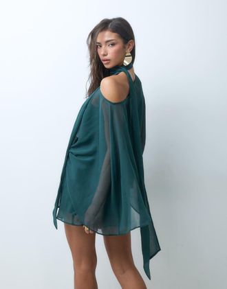 Asos vestito corto in chiffon con spalle scoperte, mantella e sciarpa, color ottanio-Blu