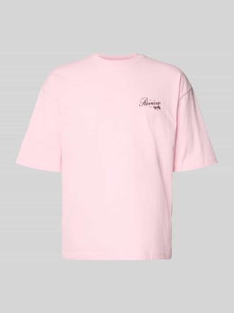 Review T-Shirt mit Rundhalsausschnitt und Label-Print in Fuchsia, Gr&ouml;&szlig;e XXL