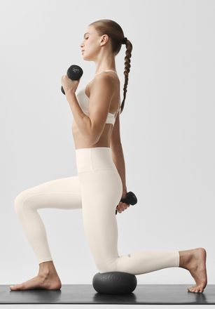 Alo | 7/8 High-Waist Airbrush Legging in Ivory, Size: Medium
