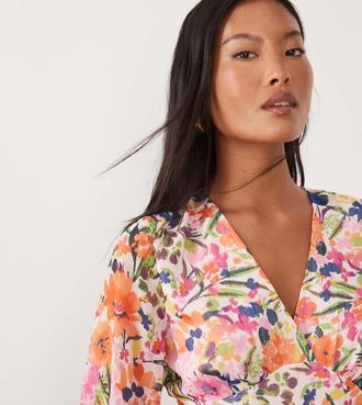 Vila VILA Petite - Vestito corto a balze con stampa a fiori multicolore