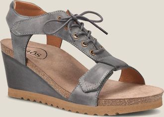 Taos Womens Tie Wish Wedge Sandal In Grey