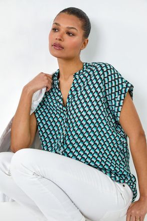 Roman Geometric Print Relaxed Shirt