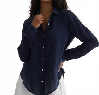 Bella Dahl Clean Front Button Down Shirt In Italian Navy