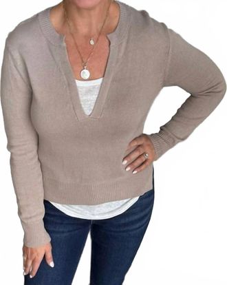Elan Sally Two-Tone V-Neck Sweater Top In Oatmeal White