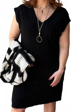 Tribal Short Sleeve V Neck Dress In Black