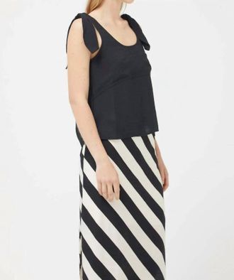 Compa&ntilde;&iacute;afant&aacute;stica Textured Crepe Top In Black