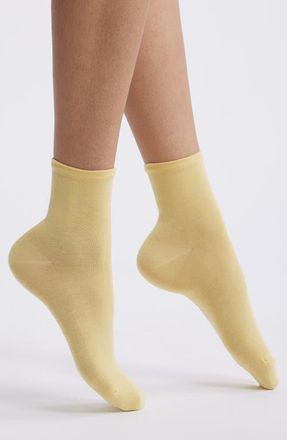 Hue Sleek Crew Socks in Straw at Nordstrom