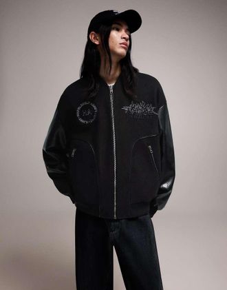 Bershka Giacca in tessuto nera con maniche effetto pelle-Nero