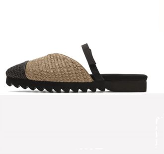 Roam Raffy Cap Mules In Natural/black