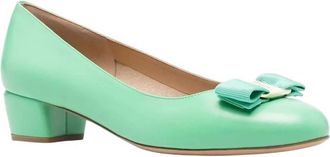 Ferragamo Womens Vara Leather Pumps In Green
