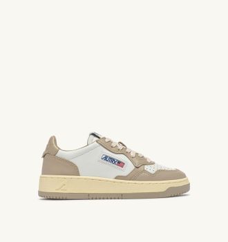 Autry MEDALIST LOW BICOLOR SNEAKERS IN WHITE AND FEATHER GRAY LEATHER