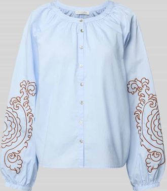 Christian Berg Bluse mit Rundhalsausschnitt und Motiv-Stitching in Hellblau, Gr&ouml;&szlig;e 36