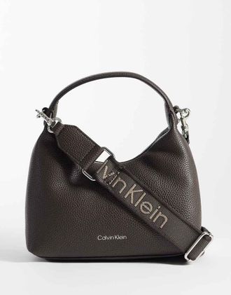 Calvin Klein Borsa da spalla marrone cioccolato con tracolla in tela