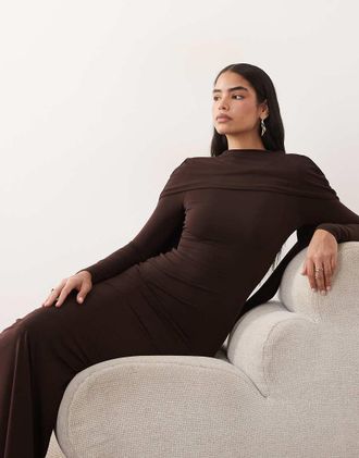 Asos Vestito lungo sinuoso a maniche lunghe color cioccolato con dettaglio stile foulard lungo-Marrone