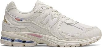 New Balance Mens 2002R Protection Pack in White Leather, size 10.5