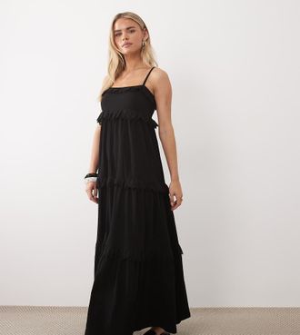 Asos Petite ASOS DESIGN Petite - Vestito midi a balze nero con spalline sottili in tessuto stropicciato e finiture in pizzo