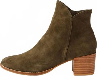 Django & Juliette Womens Mockas Ankle Boots In Olive Suede