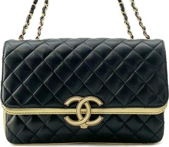 Chanel Borsa a spalla CC Chic Double Flap media in pelle di agnello metallizata con design trapuntato 2019 - Nero