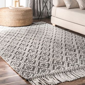 nuLOOM Hand Woven Darlene Tassel Area Rug
