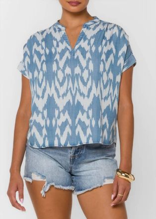 Velvet Heart Gilson V Neck Top In Mill Valley