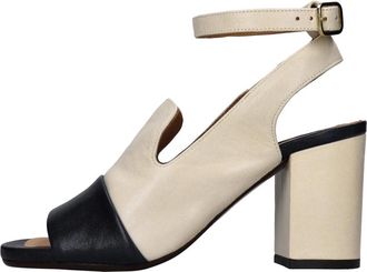 Chie Mihara Sandalen - Dames - Sandalen met hakken - Beige - 35 1/2 EU - Leer - Schoenen