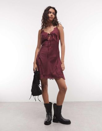 Reclaimed Vintage vestito mini canotta con fondo asimmetrico-Rosso