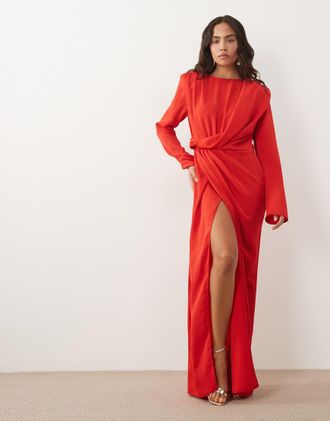 Asos Vestito lungo rosso a maniche lunghe con spalline imbottite e dettaglio drappeggiato in vita