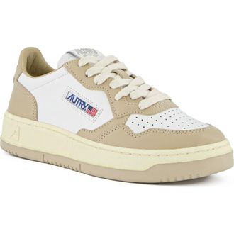 Autry Medalist Low Sneaker in Leat/leat Wht/wht Pep at Nordstrom Rack, Size 10Us / 40Eu