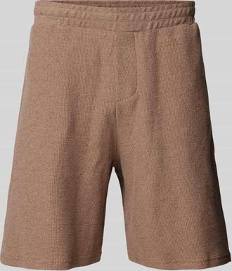 Review Regular Fit Sweatshorts mit Strukturmuster in Mud, Gr&ouml;&szlig;e XL