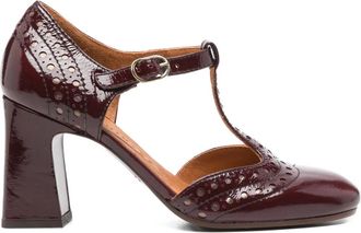 Chie Mihara 80 mm Mante pumps met T-bandje en geperforeerde details - Rood