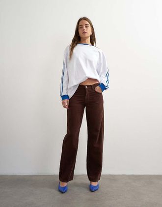 Topshop Ember - Jeans dritti comodi a vita bassa color cioccolato a coste-Marrone