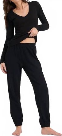 La Made Esya V-Neck Long Sleeve Top In Black