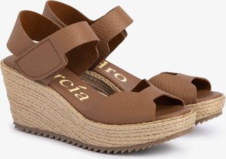 Pedro Garcia Comfort wedge in brown leather and jute wedge | Fama | Spring Summer 26 | PEDRO GARCIA