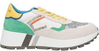 Emanuelle Vee Sneakers