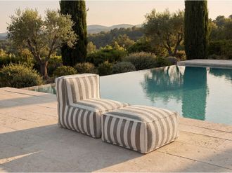 Vente-Unique Salotto da giardino in tessuto bouclette 2 posti: 1 poltrona e un pouf Righe bianche e beige - NOUMARA di MYLIA