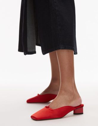 & Other Stories Sabot in raso rosso con tacco