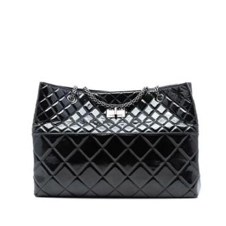 Chanel Pre-owned Shoulder Bags, female, Black, Size: ONE SIZE Pre-owned Quilted Patent Leather Tote